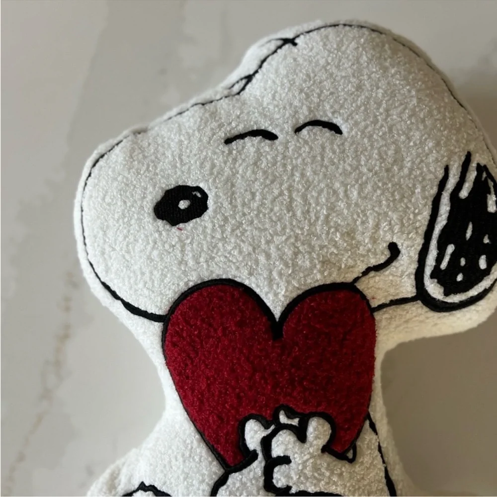 Peanuts Snoopy Throw Pillow by Berkshire Valentine’s Day Heart NWT - Picture 2 of 4
